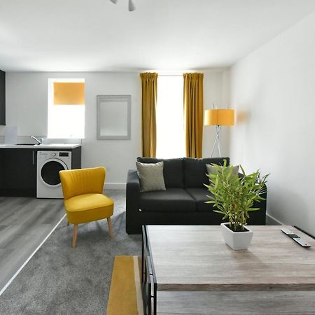 The Breath Taking Cube Aparthotel Pontefract Esterno foto