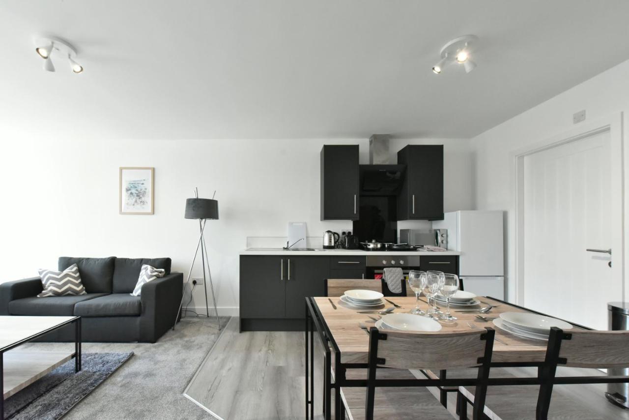 The Breath Taking Cube Aparthotel Pontefract Esterno foto