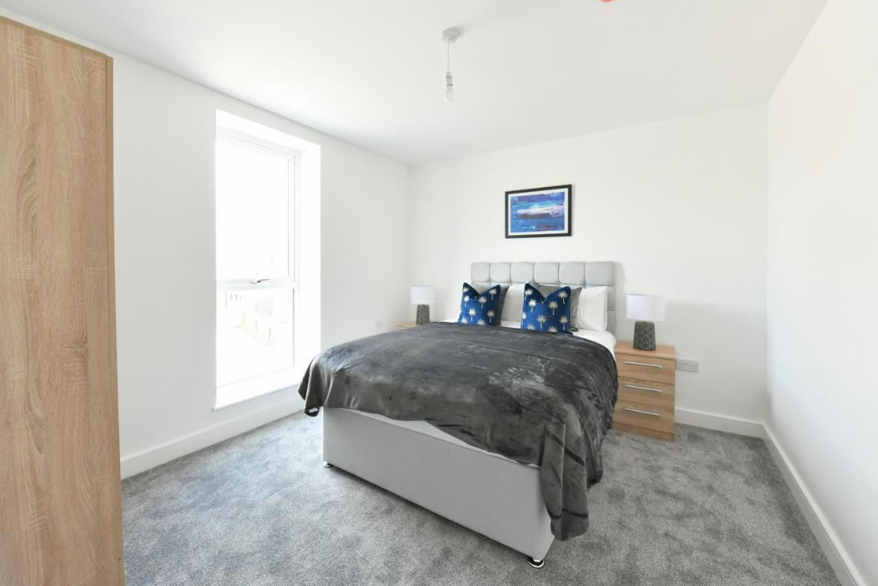 The Breath Taking Cube Aparthotel Pontefract Esterno foto