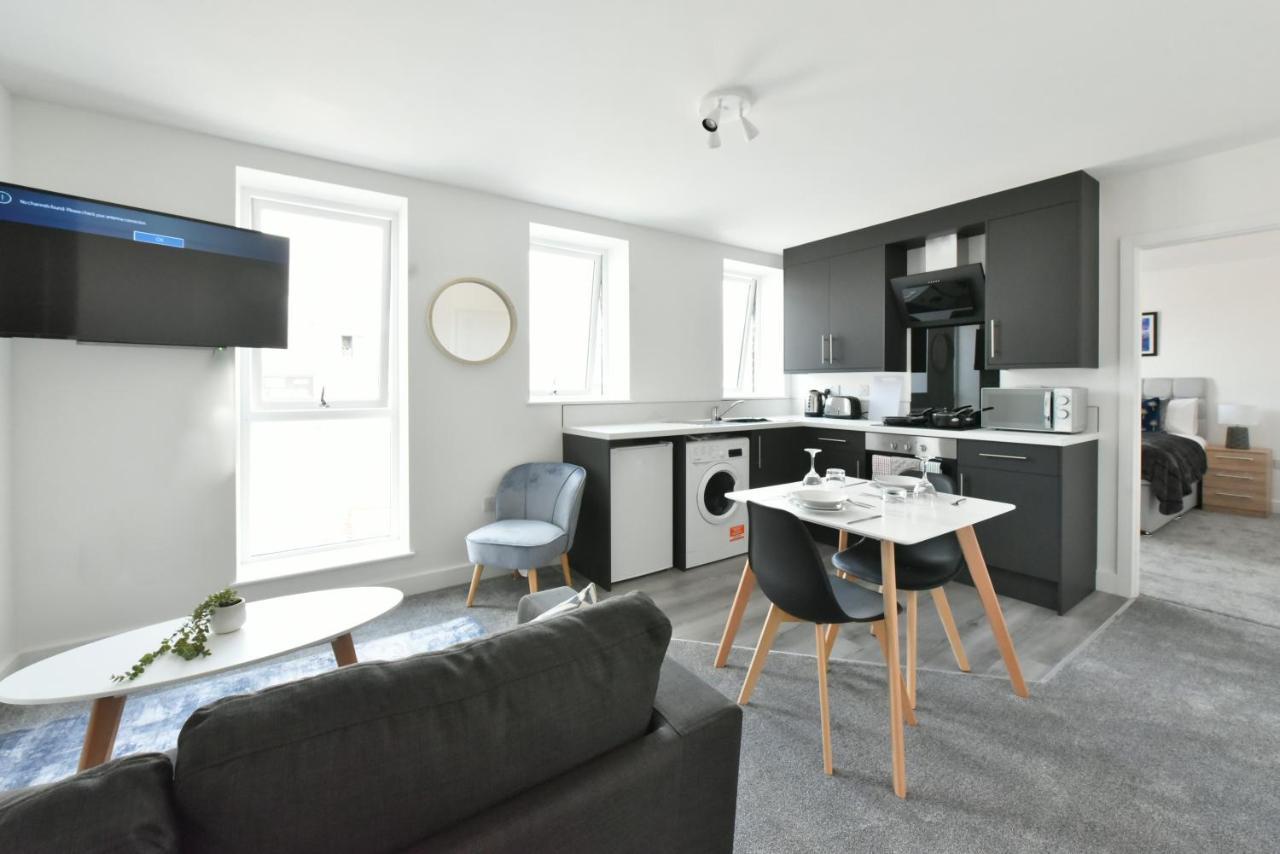 The Breath Taking Cube Aparthotel Pontefract Esterno foto