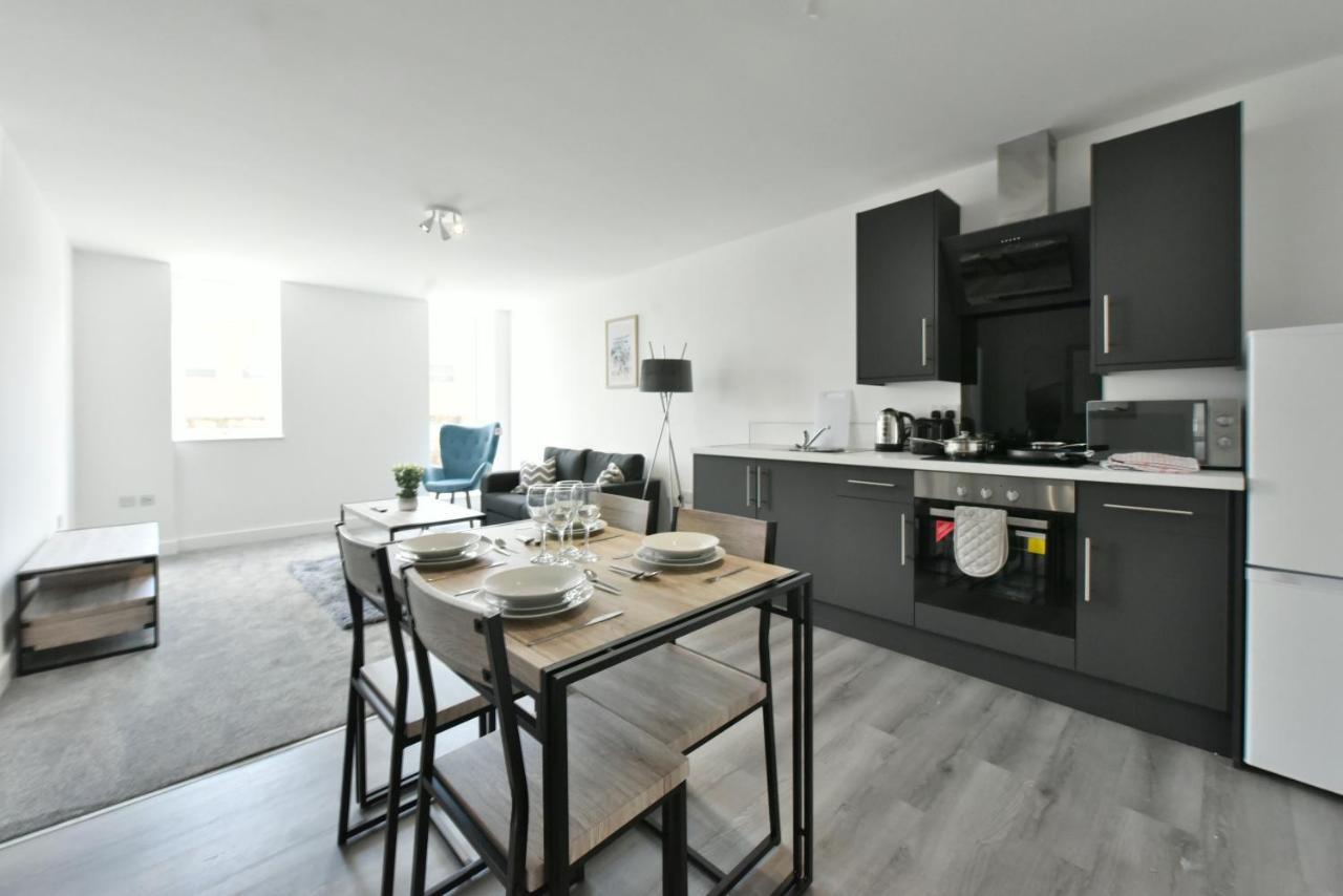 The Breath Taking Cube Aparthotel Pontefract Esterno foto