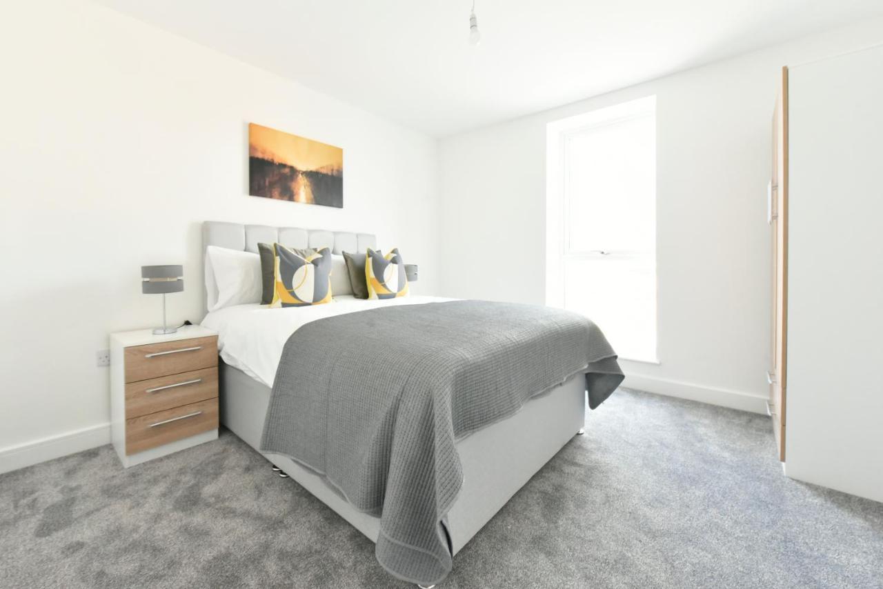 The Breath Taking Cube Aparthotel Pontefract Esterno foto