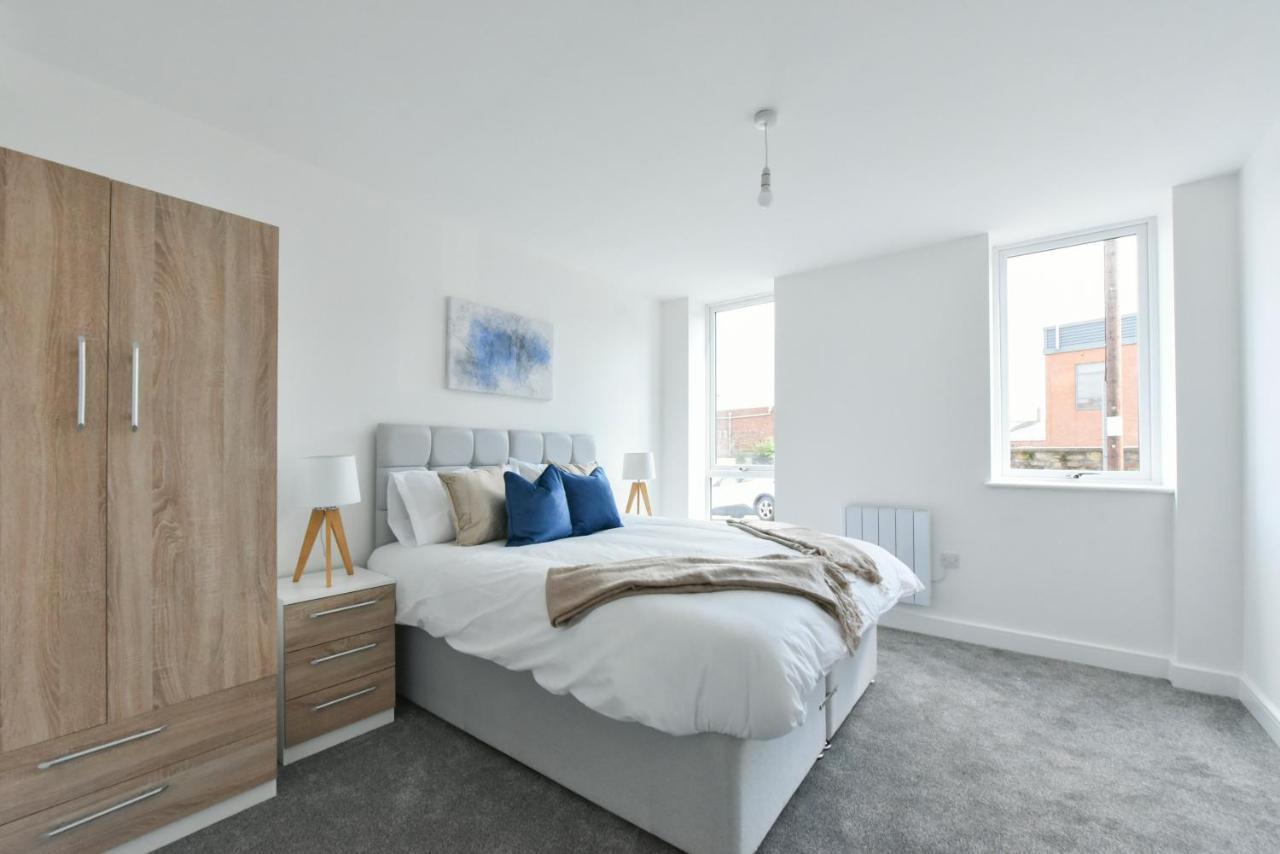 The Breath Taking Cube Aparthotel Pontefract Esterno foto