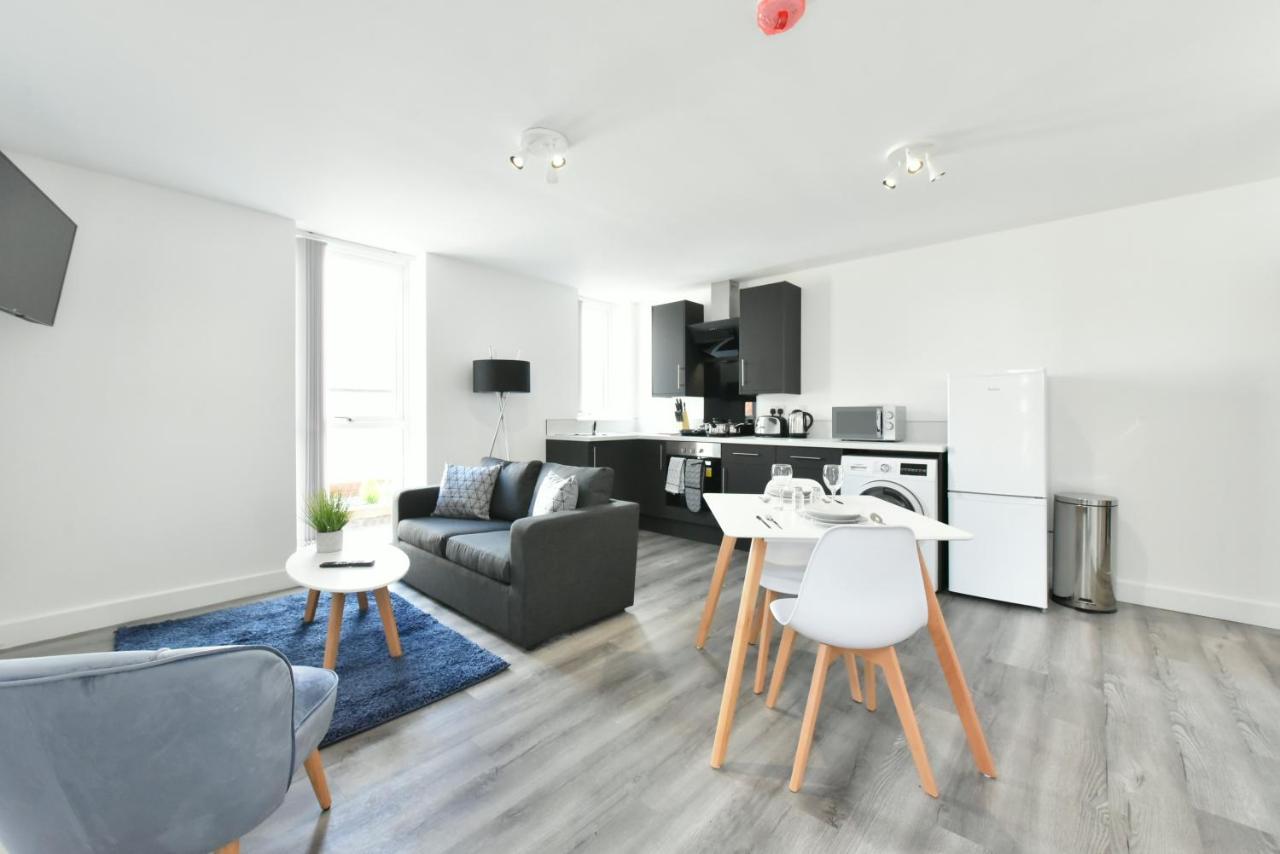 The Breath Taking Cube Aparthotel Pontefract Esterno foto