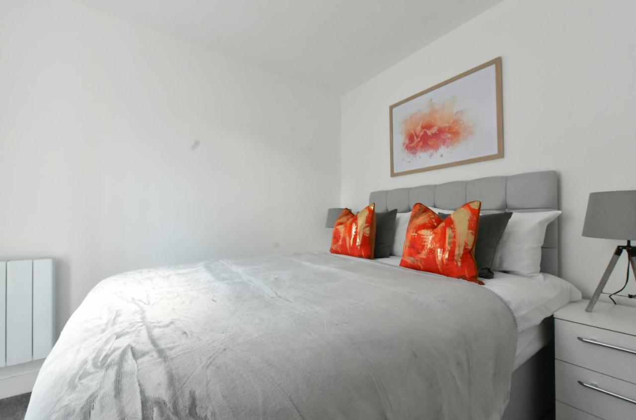 The Breath Taking Cube Aparthotel Pontefract Esterno foto
