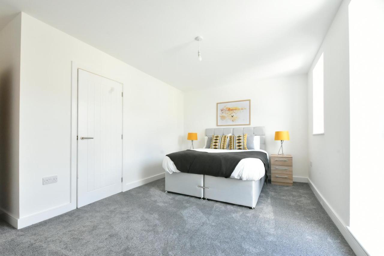 The Breath Taking Cube Aparthotel Pontefract Esterno foto
