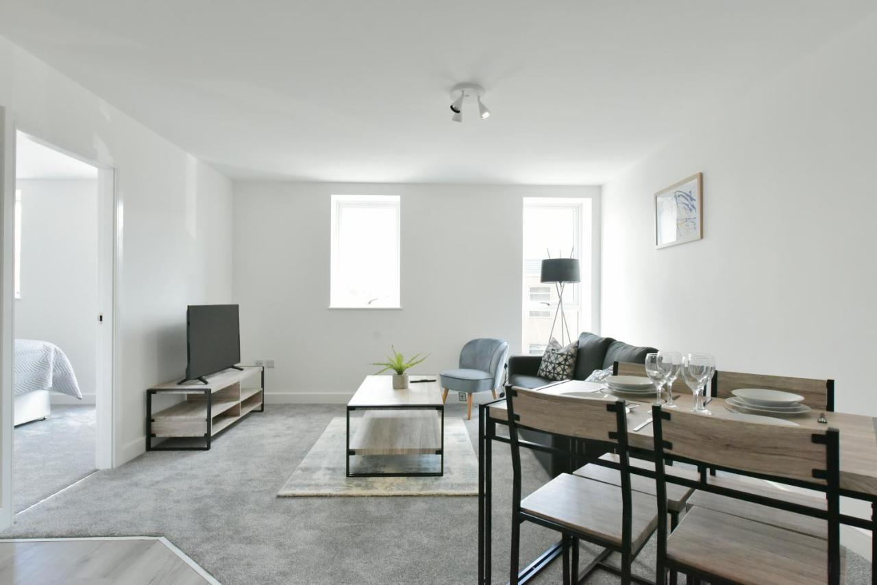 The Breath Taking Cube Aparthotel Pontefract Esterno foto
