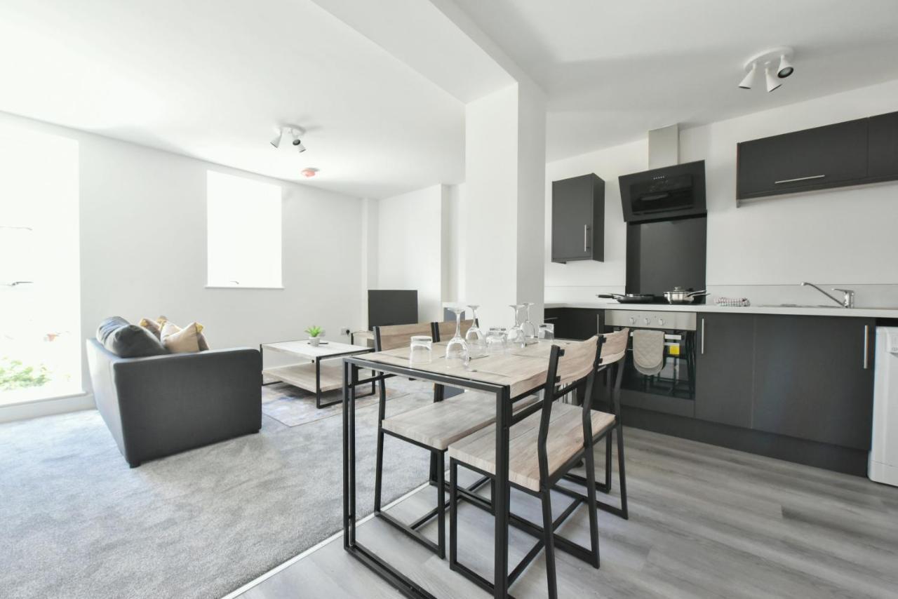 The Breath Taking Cube Aparthotel Pontefract Esterno foto