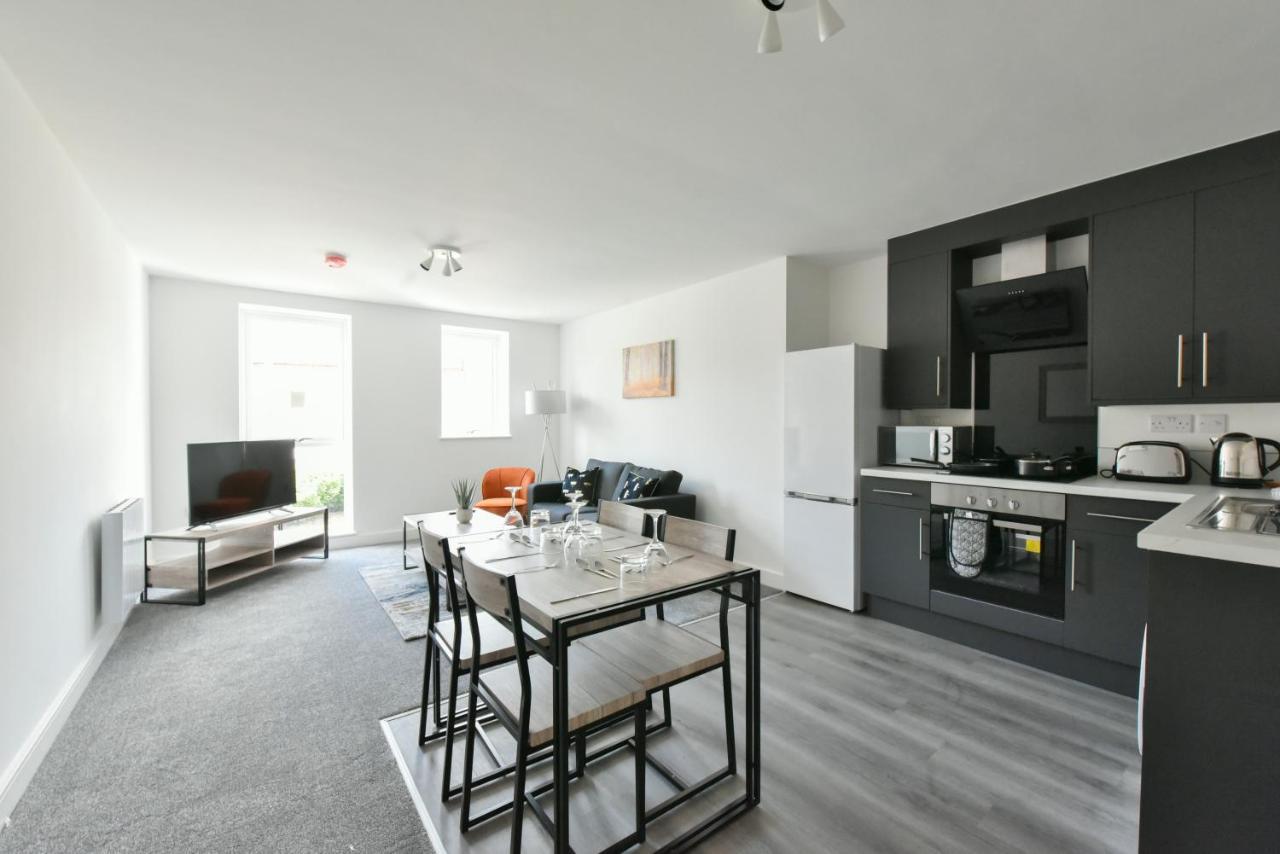 The Breath Taking Cube Aparthotel Pontefract Esterno foto