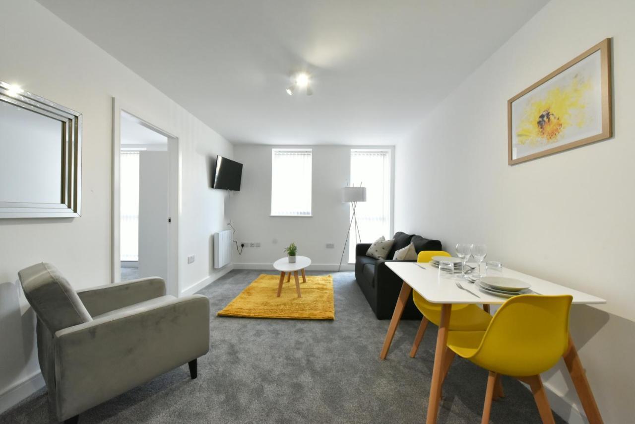 The Breath Taking Cube Aparthotel Pontefract Esterno foto